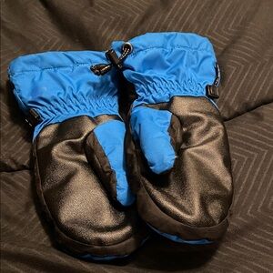 The North Face Kids Mittens in Vibrant Blue and Black